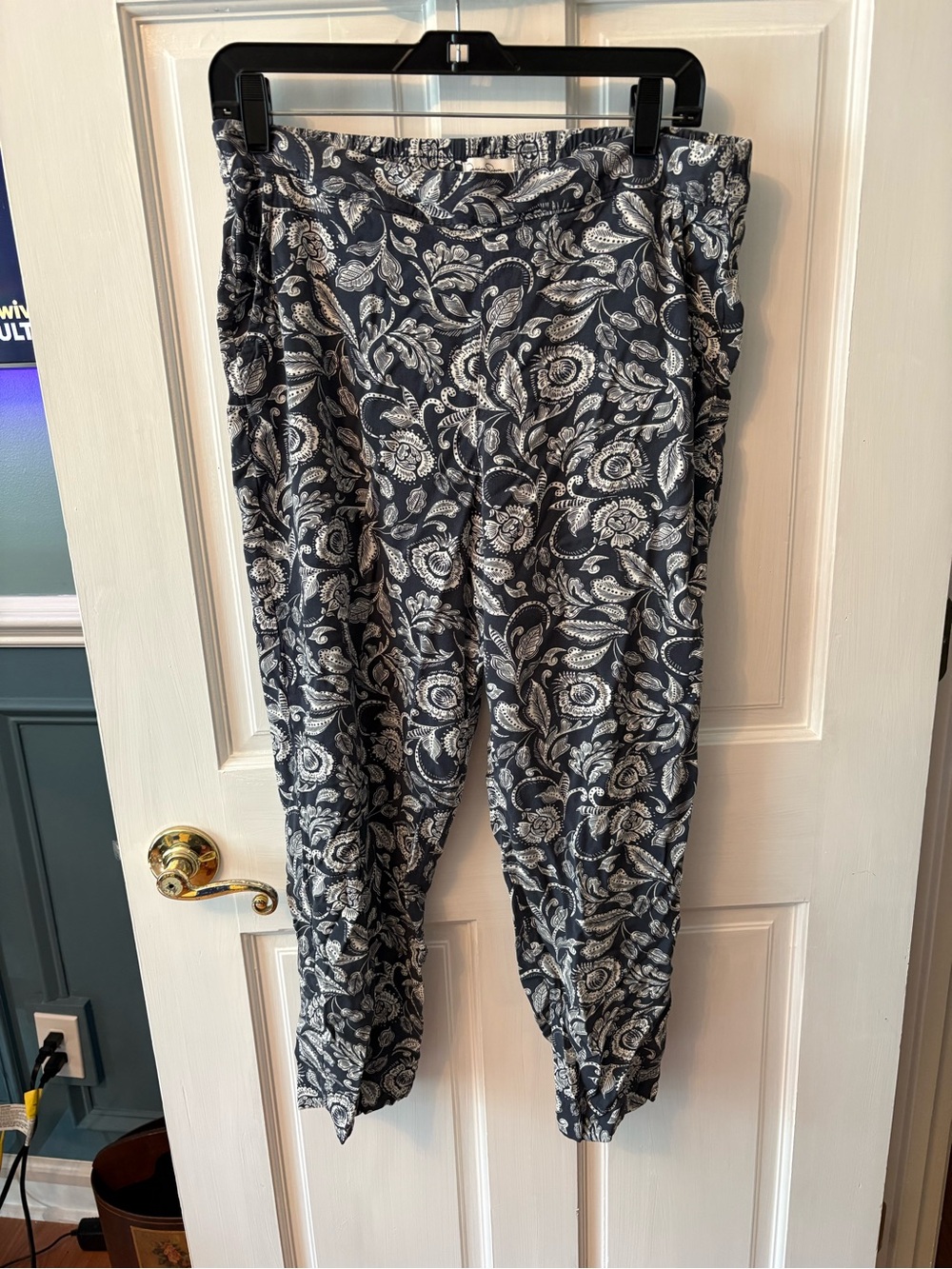 Jessica Simpson Gray and White Paisley Joggers